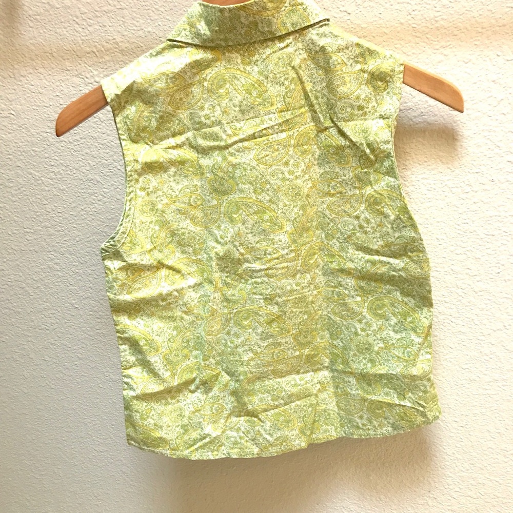 Sleeveless Button Down Blouse with Collar Ruffle Paisley Fresh Colors Small NWOT - Picture 3 of 7